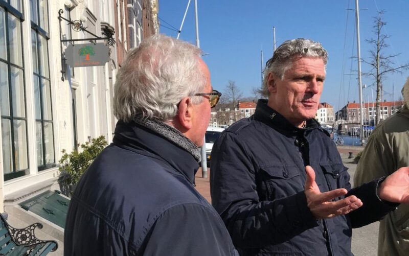 Middelburg: Guided City Walking Tour - Meeting Point and Languages