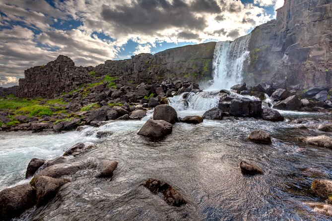 Midnight Golden Circle & Luxury Hot Sea Baths & Silent Locations - Engaging and Knowledgeable Guides