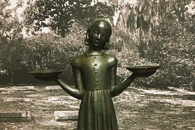 Midnight in the Garden of Good and Evil Walking Tour - Meeting and End Points