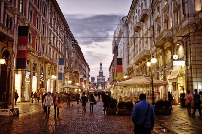 Milan by Night 2-Hour Walking Tour - Capturing Evening Photographs