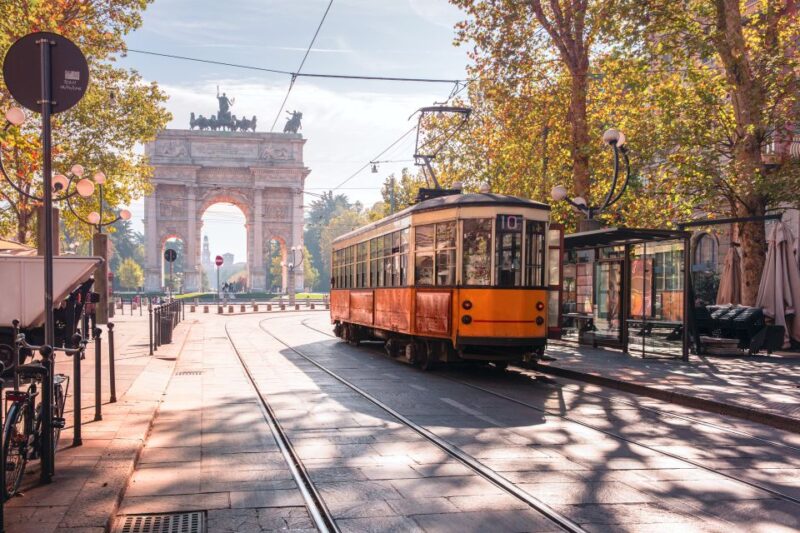 Milan: City Highlights Guided Bike Tour - Meeting Point and Important Information