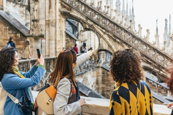 Milan: Duomo Rooftop and Cathedral Guided Tour With Tickets - Exploring the Duomo Rooftops