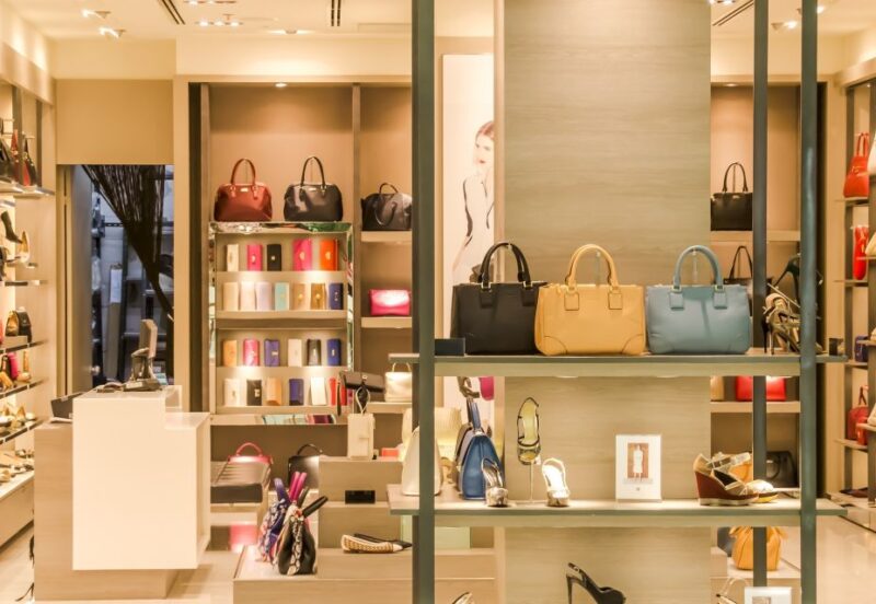 Milan: Fashion Highlights Tour With Guide - Tour Description