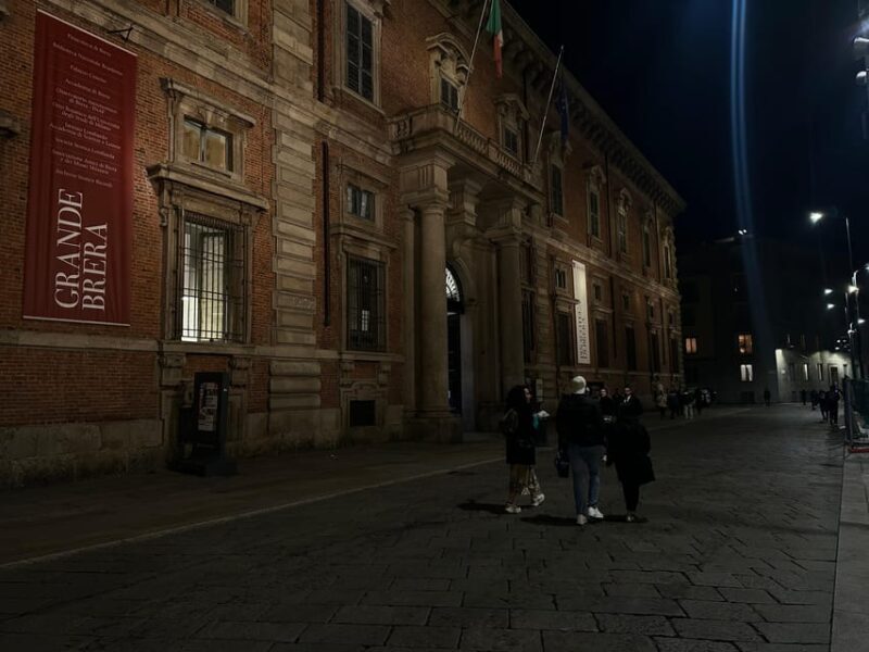 Milan: Ghosts, Mysteries, and Secrets Guided Walking Tour - Tips for a Successful Tour