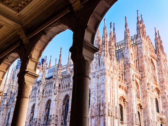 Milan: Guided Cathedral Tour With Rooftop Terraces Access - Discovering the Cathedrals History and Significance