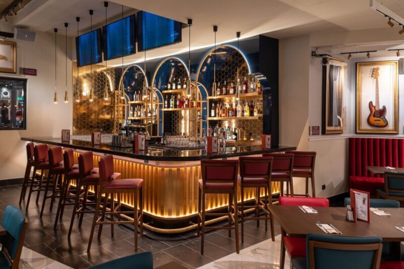 Milan: Hard Rock Cafe With Set Menu for Lunch or Dinner - Key Points