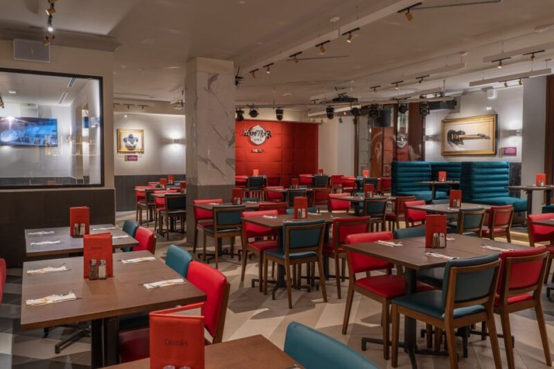 Milan: Hard Rock Cafe With Set Menu for Lunch or Dinner - Location and Accessibility Features
