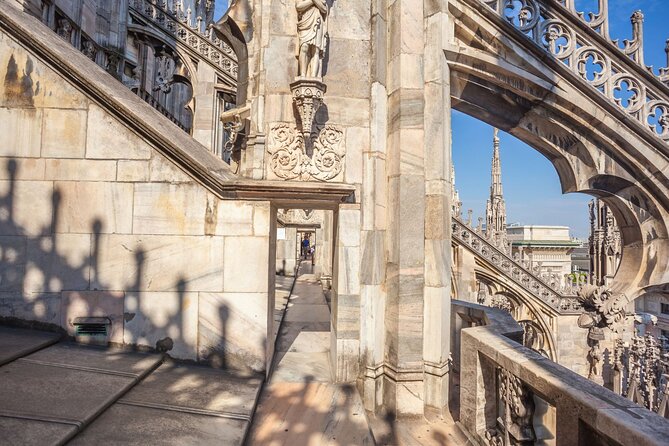 Milan: Highlights Walking Tour With Cathedral and Rooftops - Experiencing the La Scala Opera House