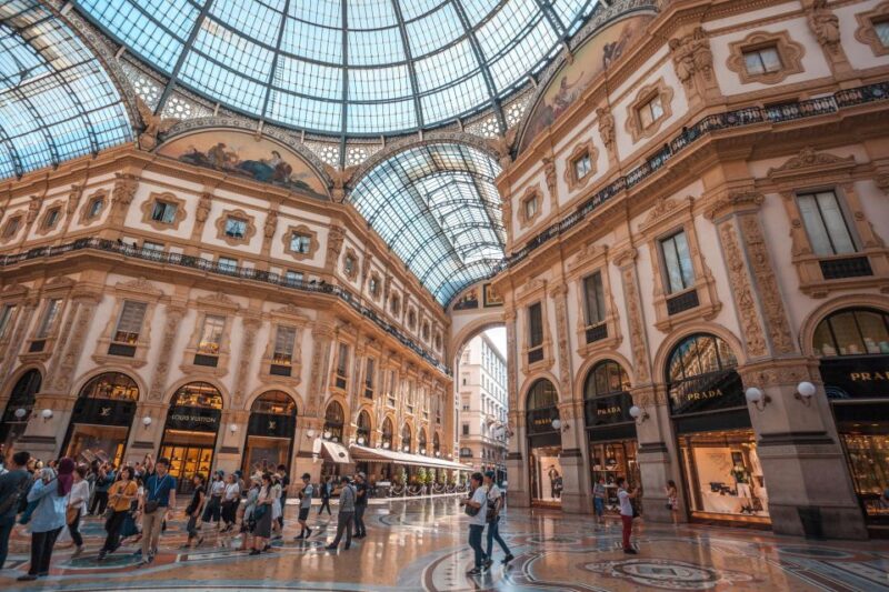 Milan: Insta-Perfect Walk With a Local - Group Size and Languages