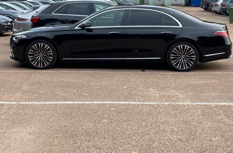 Milan LINATE Airport Transfer VIP Service MASERATI & S CLASS - Driver Service