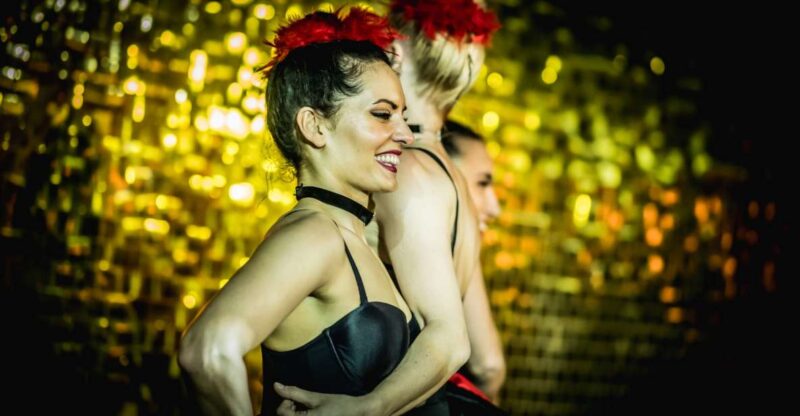 Milan: Maison Milano Friday Dinner Show - Dining Experience
