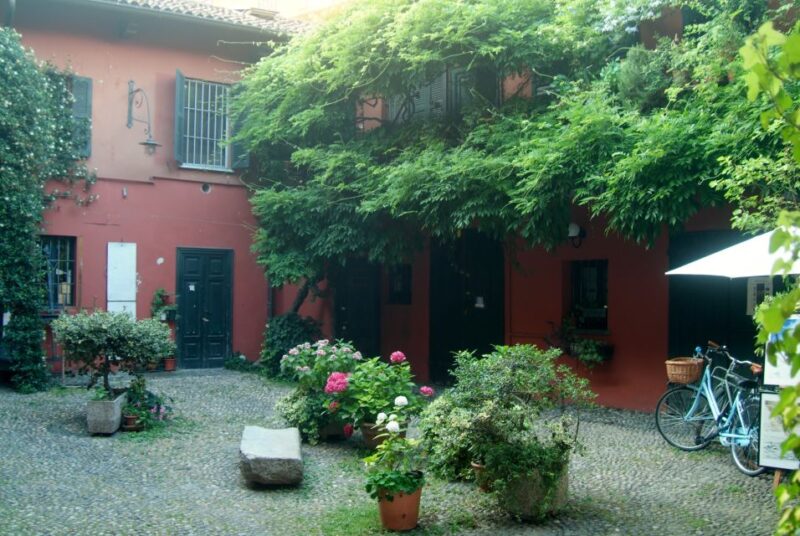 Milan: Navigli Evening Bike Tour With Aperitivo - Participant Information