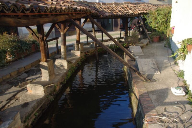 Milan: Navigli Walking Tour and Basilica of SantEustorgio - Key Points