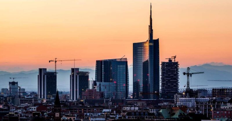 Milan: Piazza Gae Aulenti and Pelli Tower Walking Tour - Discovering Contemporary Milan