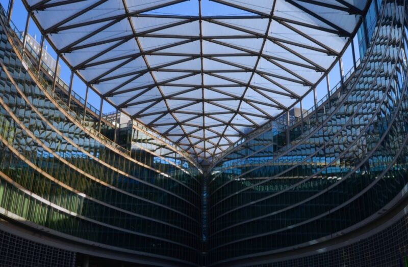 Milan: Piazza Gae Aulenti and Pelli Tower Walking Tour - Visiting Eataly