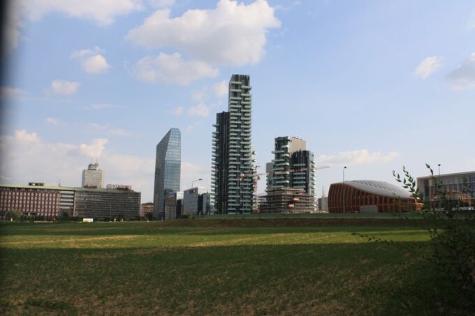 Milan: Piazza Gae Aulenti and Pelli Tower Walking Tour - Frequently Asked Questions