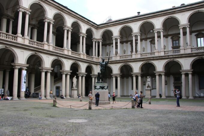 Milan: Private Sightseeing & Shopping Tour With a Local - Cancellation and Payment