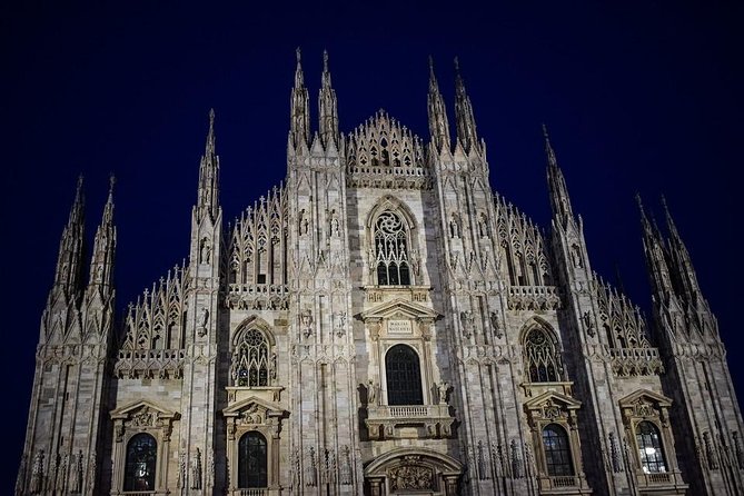MILAN PRIVATE WALKING TOUR by NIGHT: AMAZING MILAN - 2 H - Highlights of the Night Walk