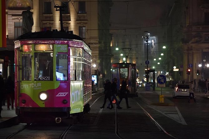 MILAN PRIVATE WALKING TOUR by NIGHT: AMAZING MILAN - 2 H - Meeting and End Points