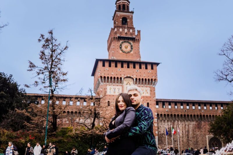 Milan: Professional Photoshoot Outside Sforza Castle - Photographer Expertise