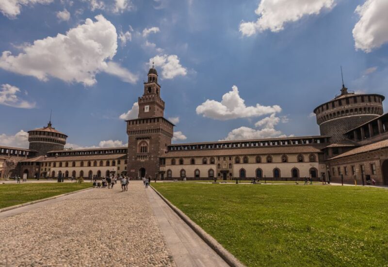 Milan: Renaissance Treasures & The Last Supper Walking Tour - Meeting Point