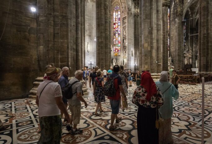 Milan: Scala Theater and Duomo Cathedral Guided Tour - Tour Duration and Language