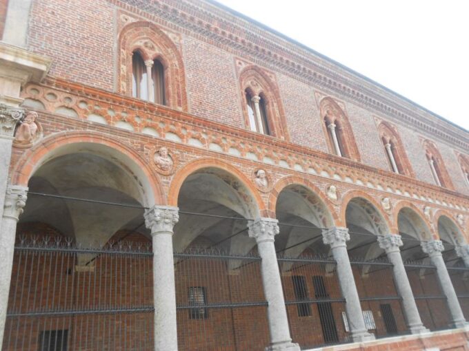 Milan: Skip the Line Castle and Renaissance Private Tour - Duomo Square and Cà Granda