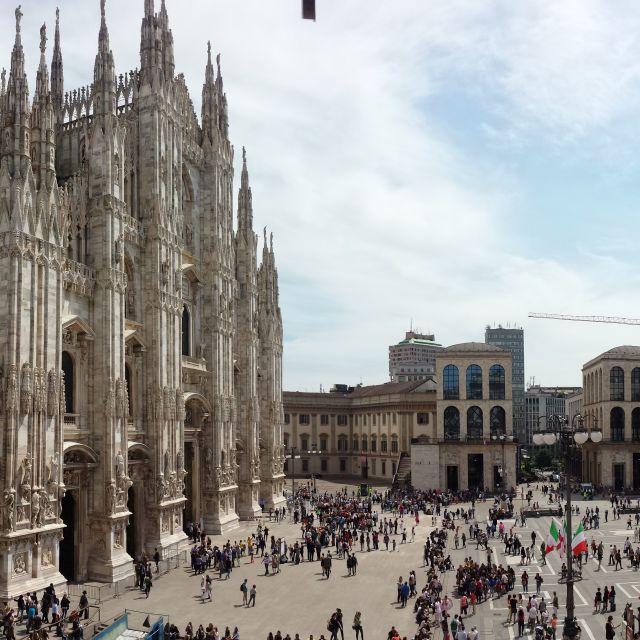 Milan: Skip-the-Line Duomo & La Scala Museum Guided Tour - Exploring La Scala Opera House