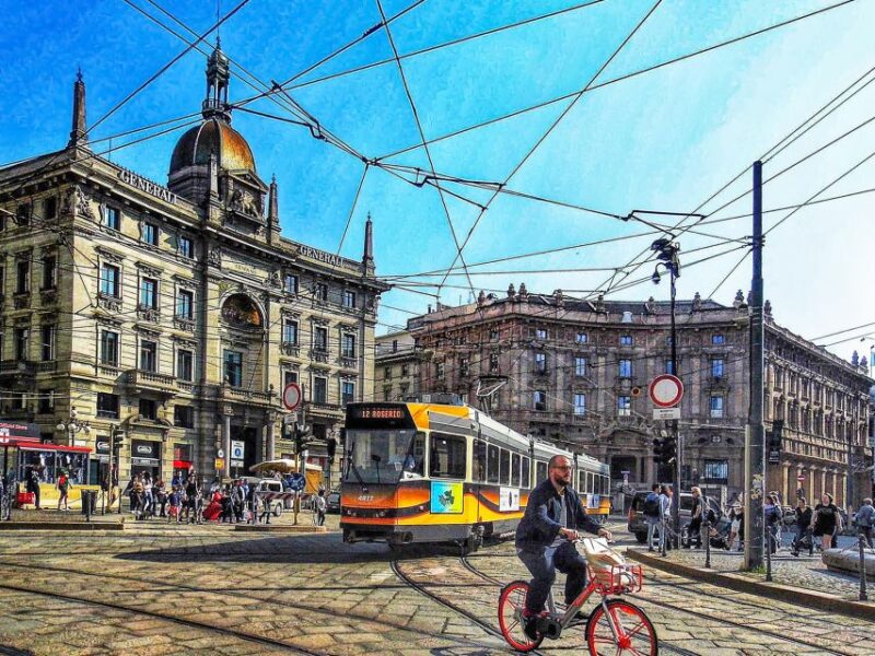 Milan: Skip-the-Line Guided Walk and The Last Supper - Experiencing La Scala Theaters Grandeur