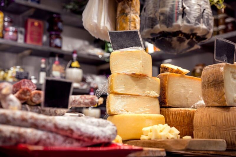 Milan: Small Group Naviglio Grande Aperitivo Tour - Participant Information