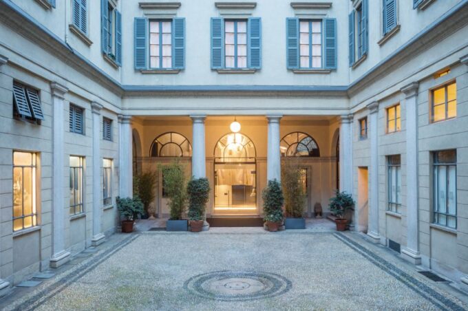 Milan: Walking Fashion Tour - Exclusive Fashion Locales