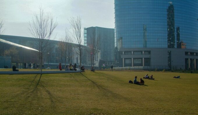 Milans Modern Architecture: 3-Hour Bike Tour - Exploring Porta Nuova
