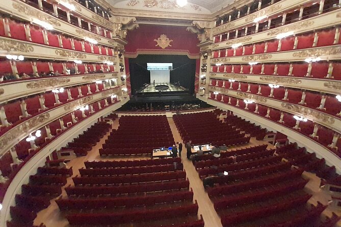 Milans Premier Experience: Skip-the-Line Duomo & La Scala Tour - Duomo - Milans Iconic Cathedral