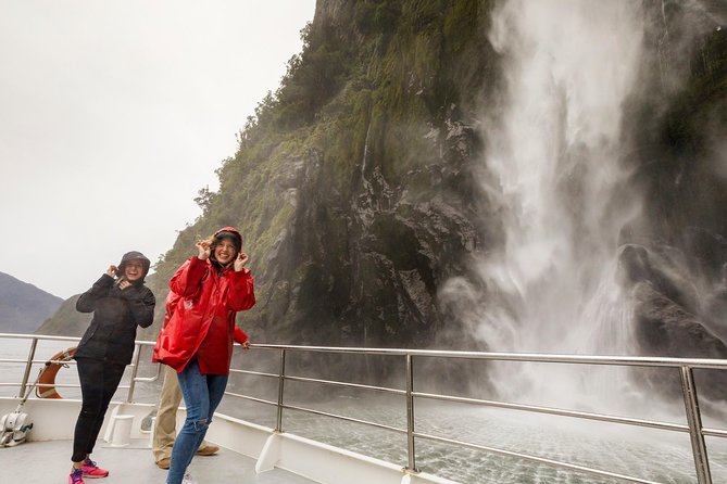 Milford Sound Cruise Including Underwater Observatory - Scenic Wonders and Wildlife