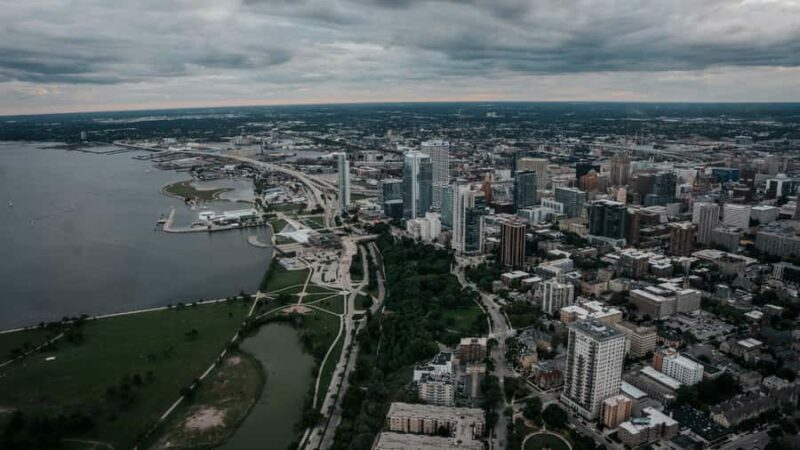 Milwaukee: Helicopter Rides Over Downtown & Lakefront - FAQ