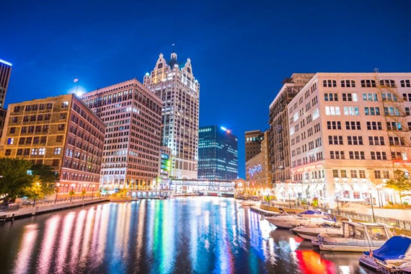 Milwaukee Magic: A Private Christmas Lights Tour - Itinerary Highlights