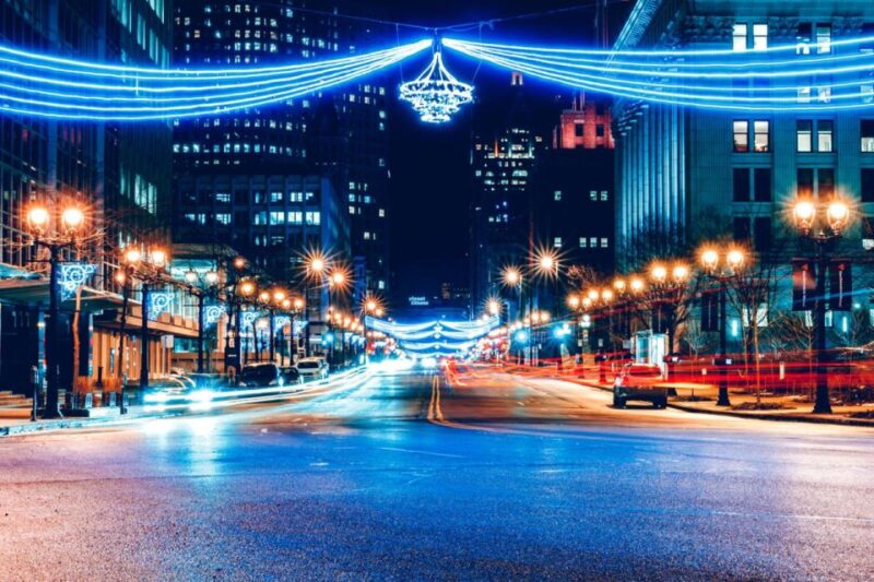 Milwaukee Magic: A Private Christmas Lights Tour - Pricing and Duration