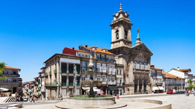 MINHO: TOUR FD MINHO SEDAN - Guimarães: Birthplace of Portugal