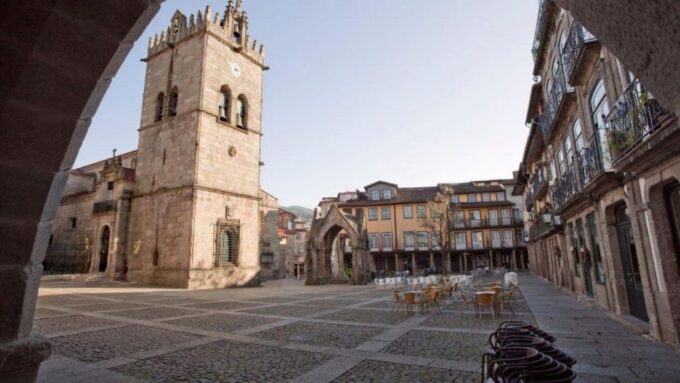 MINHO: TOUR FD MINHO SEDAN - Scenic Landscapes and History