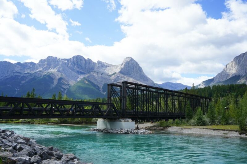 Minivan Airport Shuttle: Canmore <---> Calgary - Booking and Payment