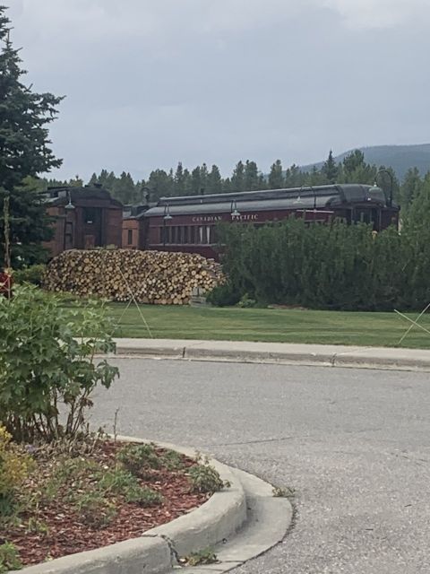 Minivan Airport Shuttle: Lake Louise <---> Calgary - Scenic Mountain Views