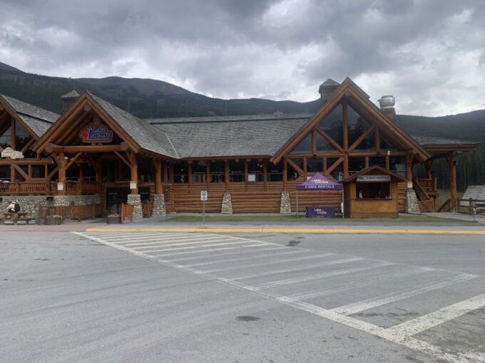 Minivan Airport Shuttle: Lake Louise <---> Calgary - Reserving and Cancellation