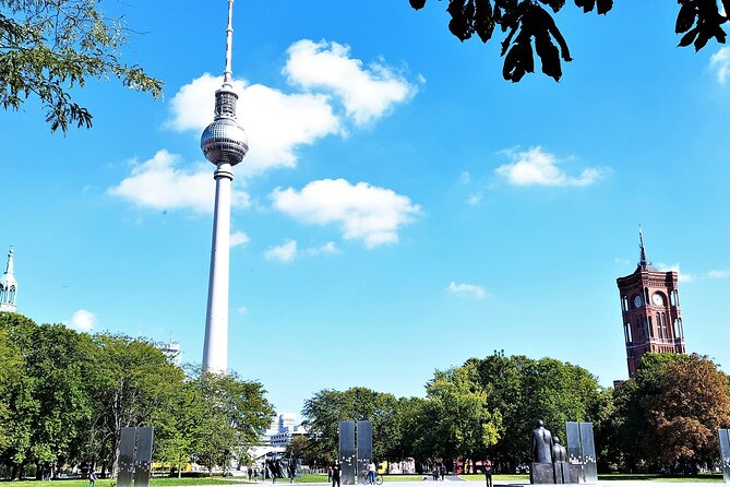 Minivan Driver and Guide (DIN15565) Tailor Made Berlin Highlights - Pickup Options