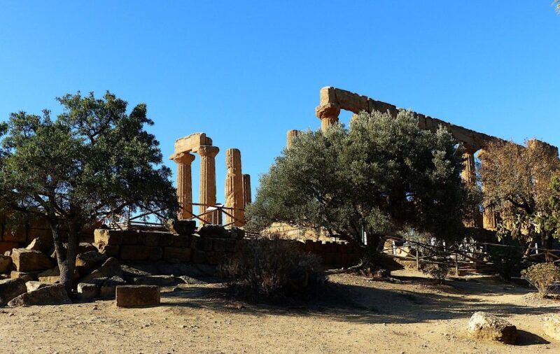Minivan Tour From Siracusa to Agrigento and Scala Dei Turchi - Accessibility