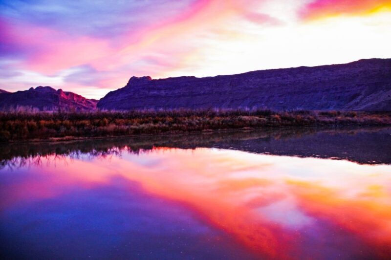 Moab: Colorado River Dinner Cruise With Music and Light Show - Highlights and Features