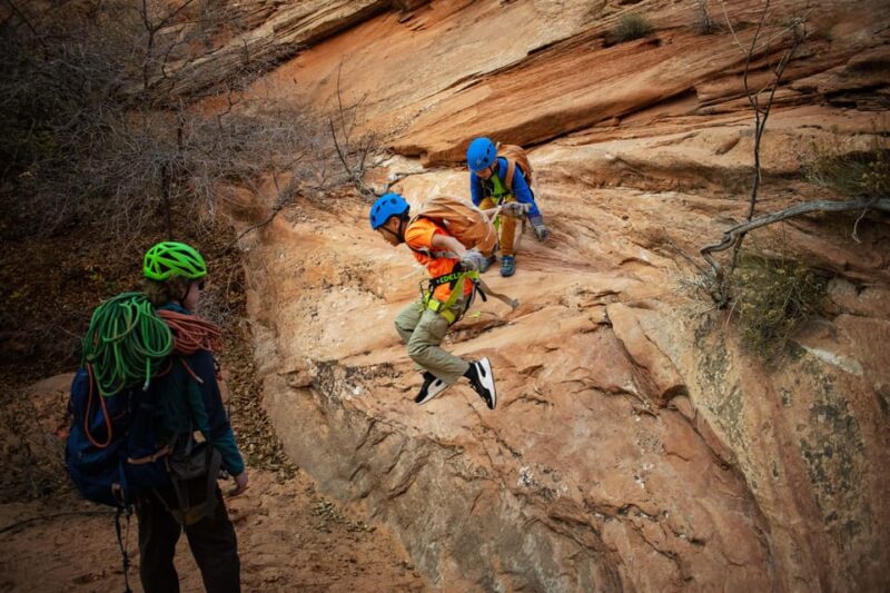Moab: Fins and Things Canyoneering Adventure Tour - Cascading Rappels