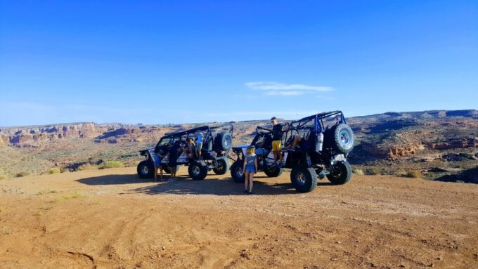 Moab: Hells Revenge & Fins N Things Trail Off-Roading Tour - Weight Restrictions