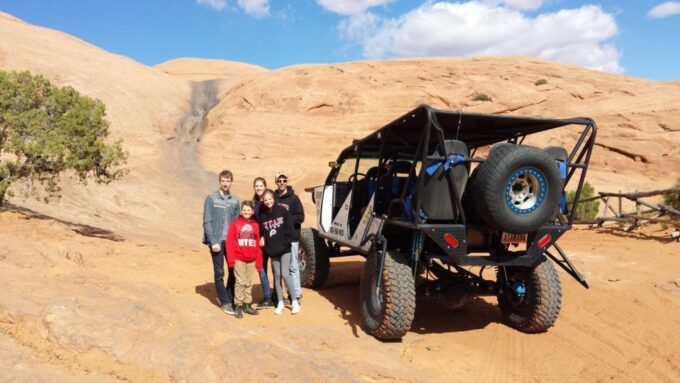 Moab: Hells Revenge & Fins N Things Trail Off-Roading Tour - Shared or Private