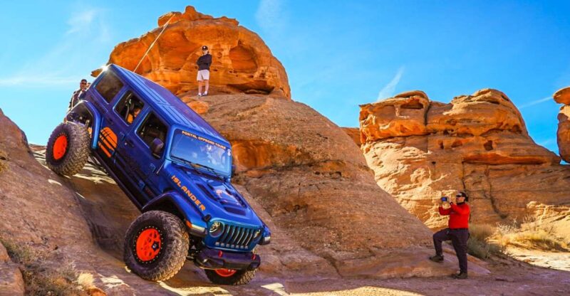 Moab: Off-Road Hells Revenge Trail Private Jeep Tour - Key Points