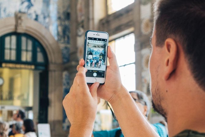 Mobile Photography Through Porto Hidden Streets - Meeting and Pickup